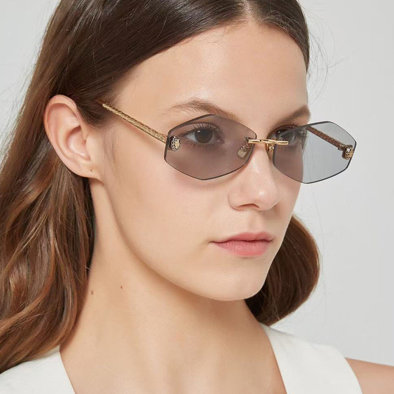 Damen geometrische Sonnenbrille im modernen Design mit elegantem Metallrahmen Karnz