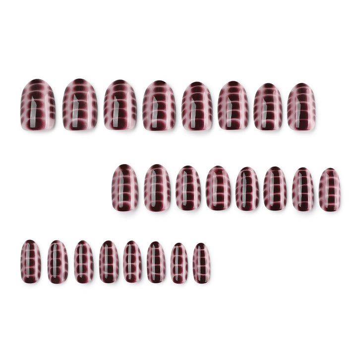 Kunstvolle Nagelkunst mit Schlangenmotiv Karnz