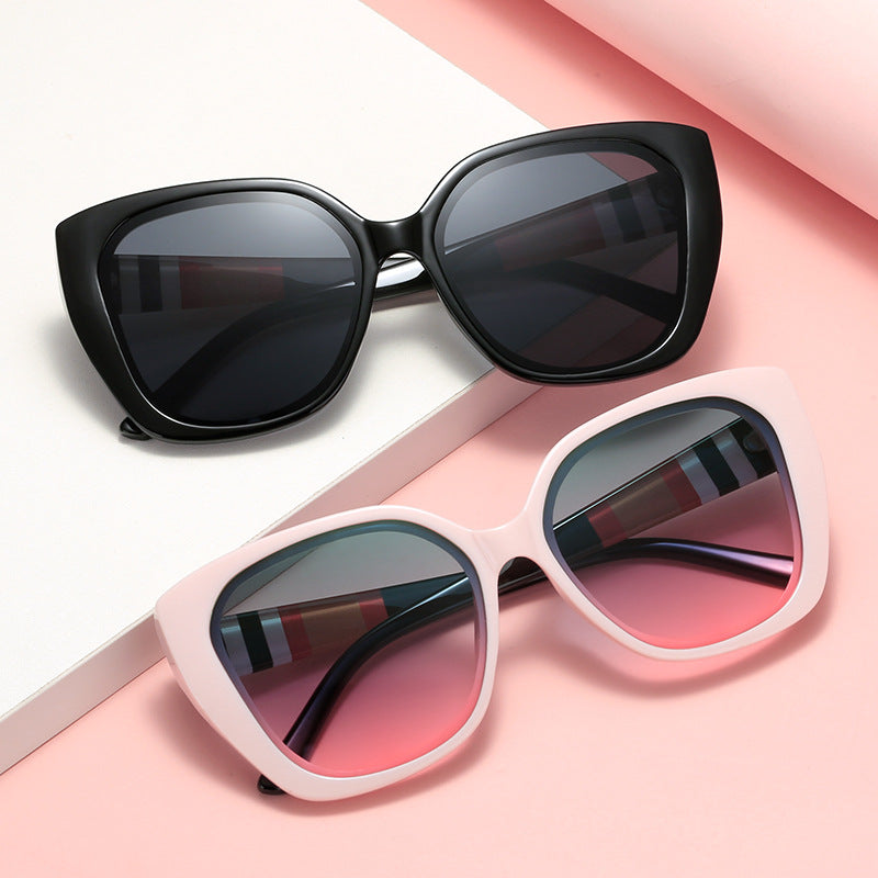 Damen modische Brille im auffälligen Retro-Stil Karnz