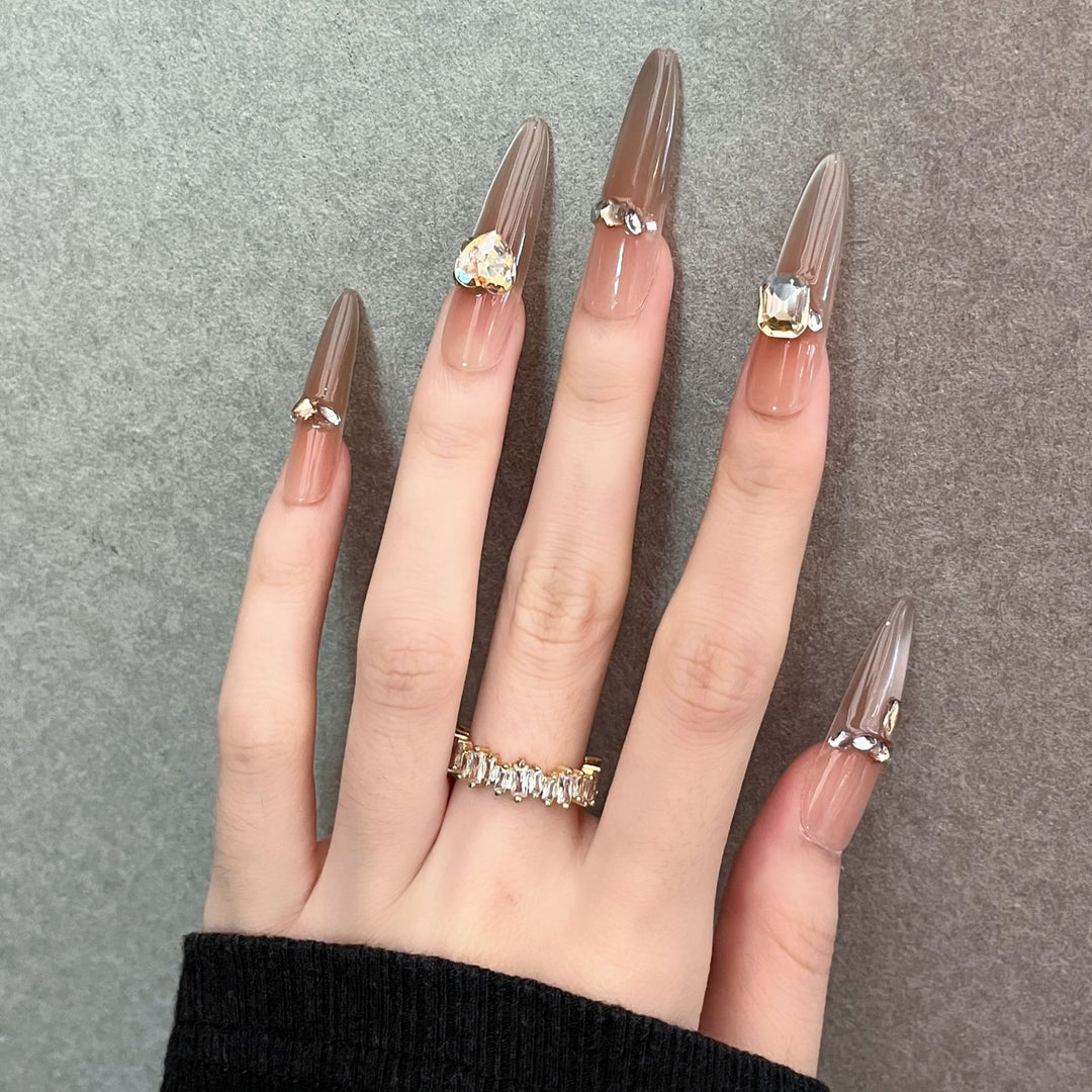Elegante mandelförmige Press-On-Nagelerweiterungen Karnz