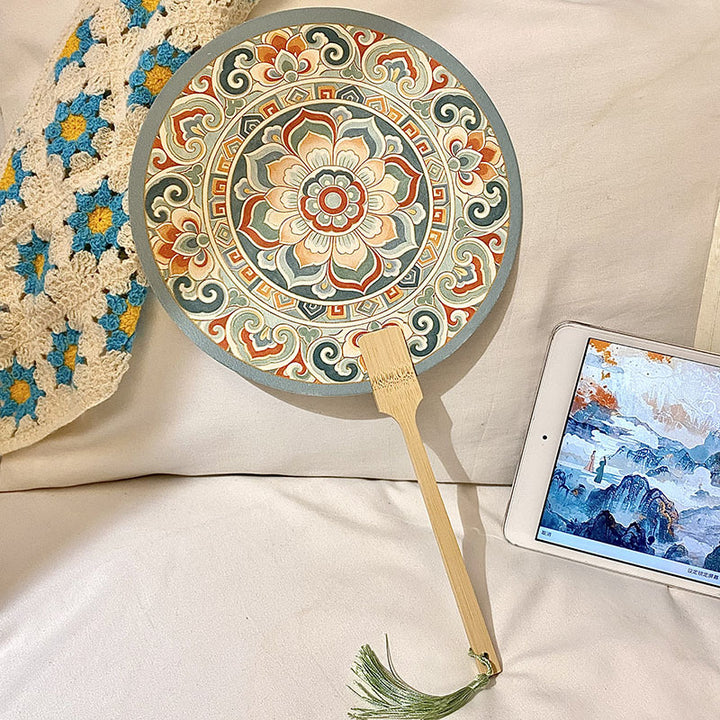 Handgefertigter Fächer mit Kunstvollem Motiv Karnz