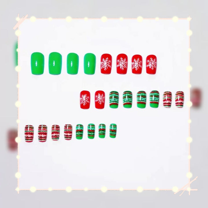 Festliche Kunstnägel mit Weihnachtsmotiven Karnz