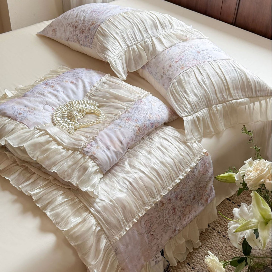 Satin-Bettwäschegarnitur im Vintage-Look mit Volant und floralem Jacquard Karnz