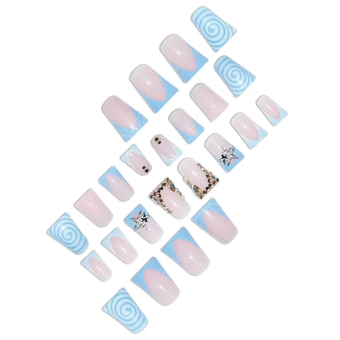 Künstlerisches Lange Press-On Nageldesign mit 3D Sternakzenten Karnz