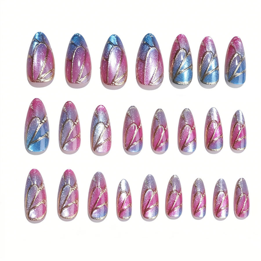 Kunstnagelset mit schimmernden Farbverläufen und eleganten 3D-Details Karnz