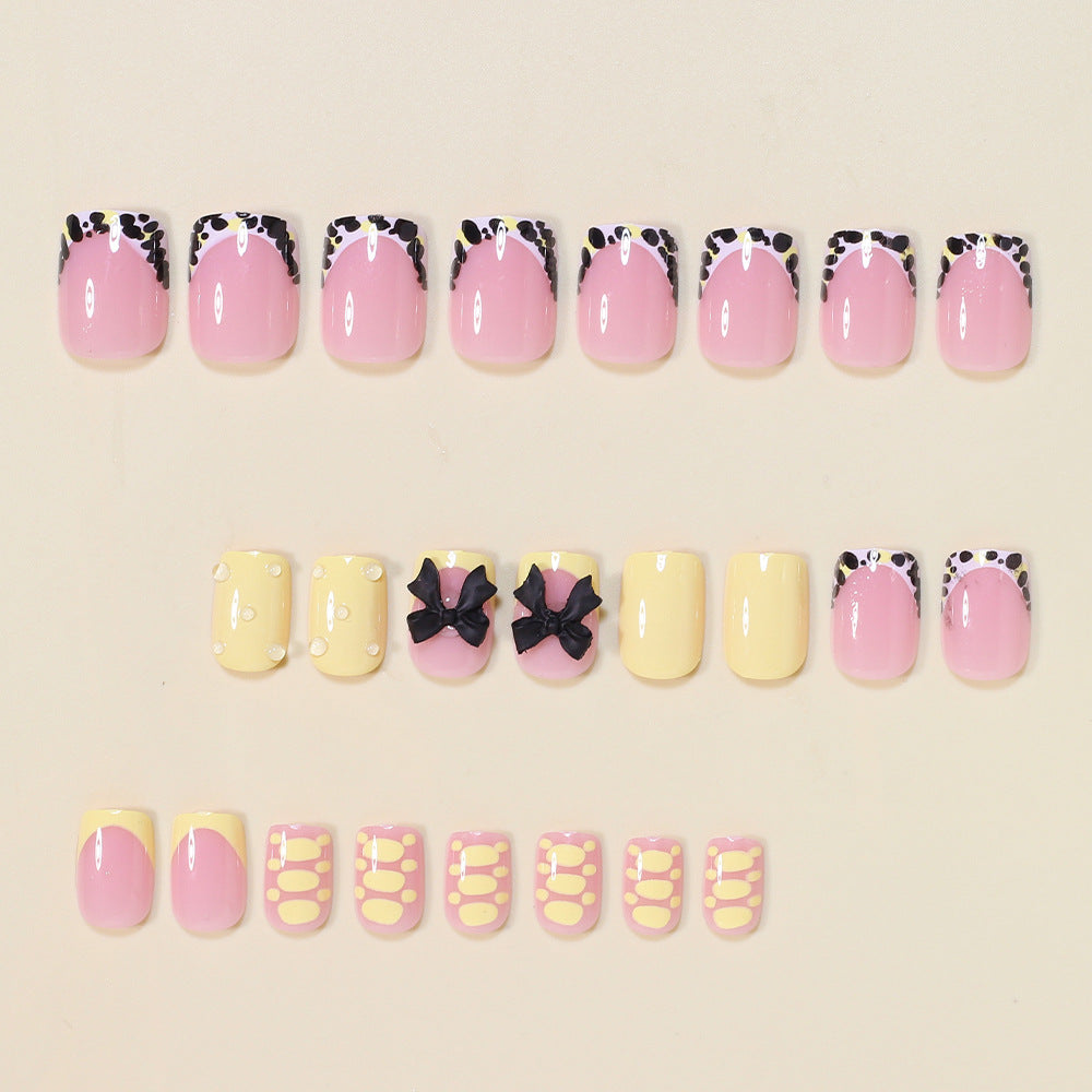 Kreatives Dekoratives Press-On Nagelset Karnz