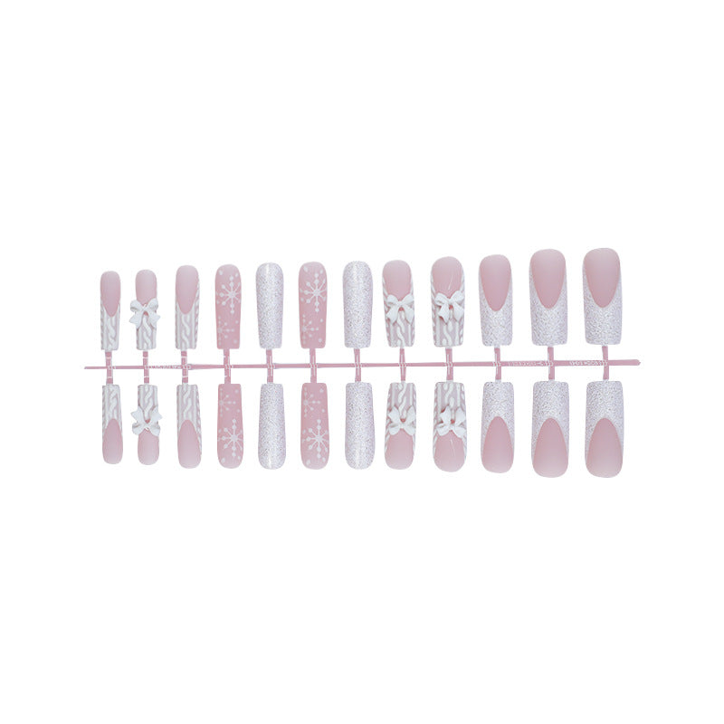 Dekorativer Press-On-Nagel-Set mit eleganten Designs Karnz