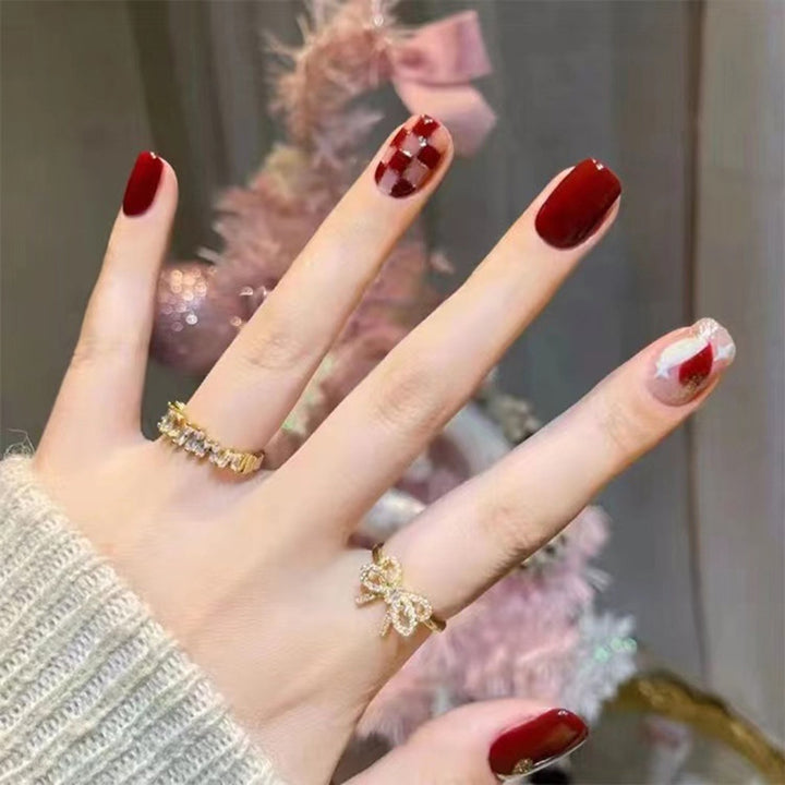 Elegante Nagelkunst mit Glanzfinish Karnz