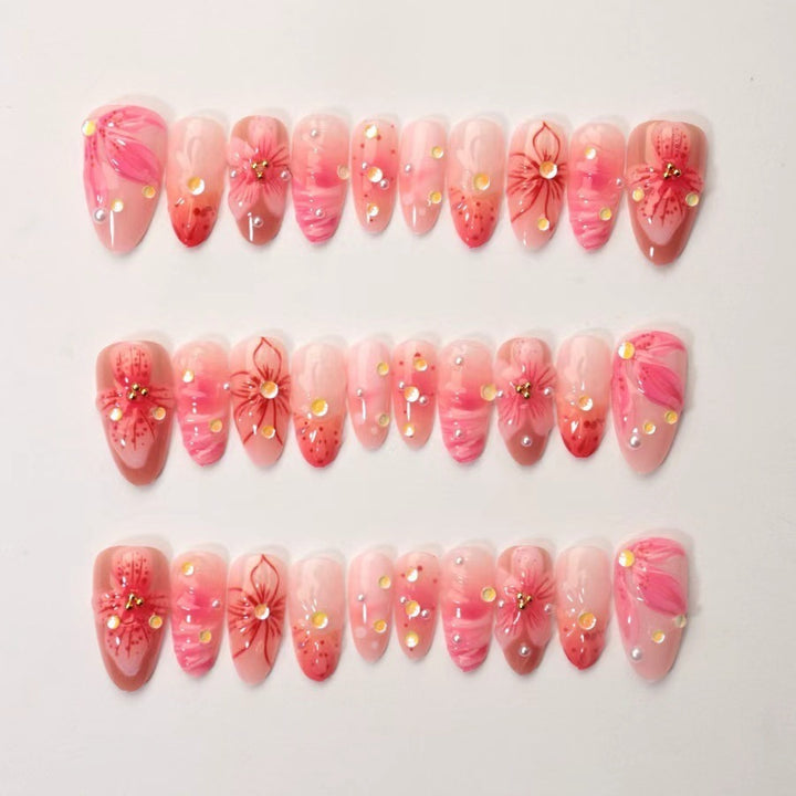 Kunstnagelset mit floralen Designs und funkelnden Akzenten Karnz