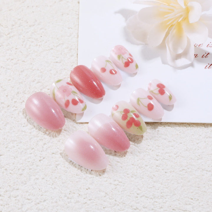 Kreatives Kunstnagelset mit Kirsch-Design Karnz
