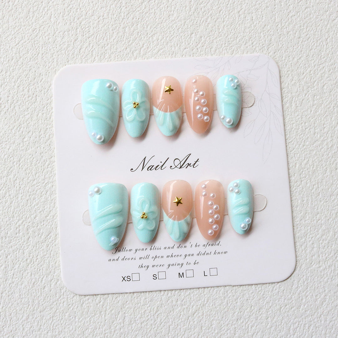 Elegante Druck-On Nagelkunst