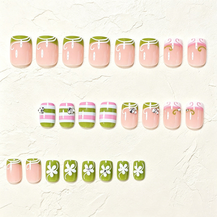 Dekorative Press-On Nagelkunst Tipps Karnz