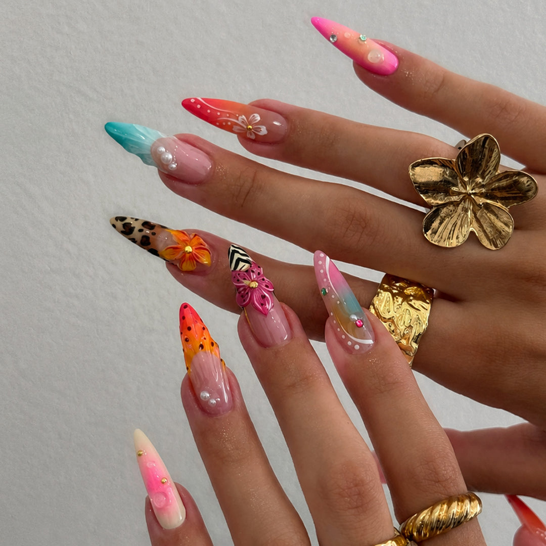 Künstlerisches Premium Press-On Nail Set mit floralen und tierischen Designs Karnz
