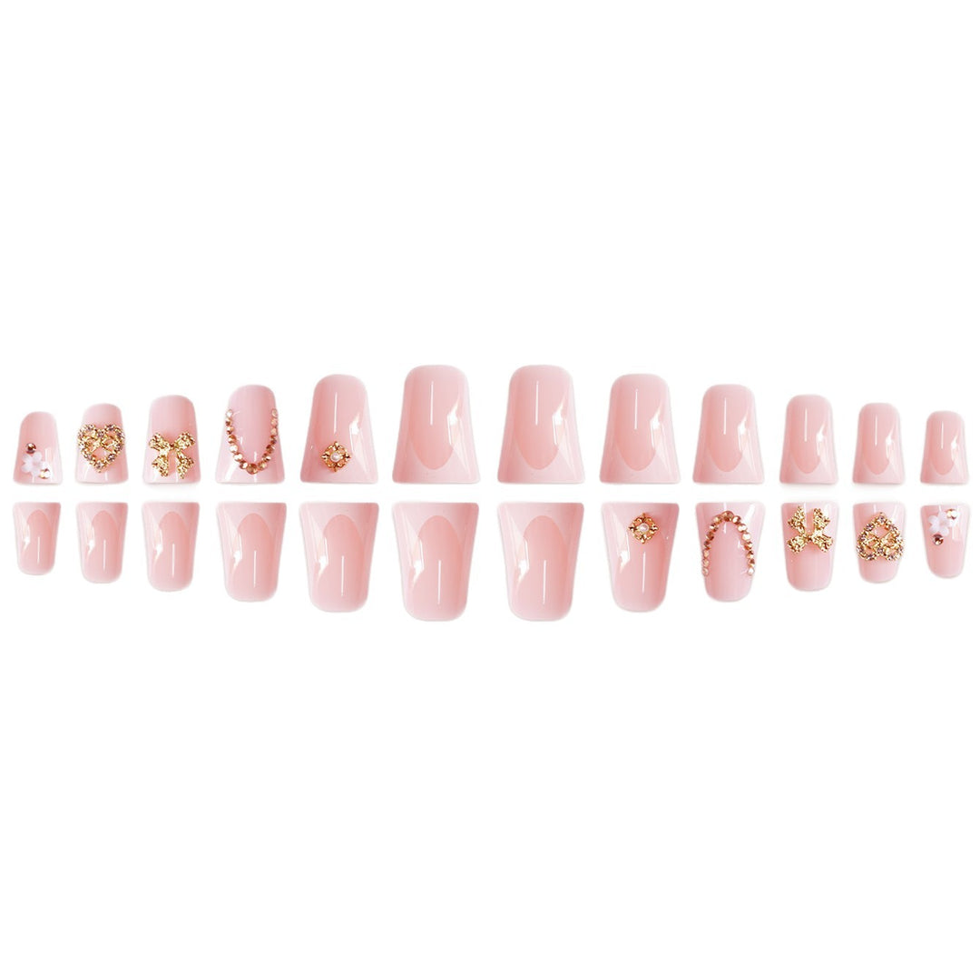 Dekorative Stiletto Nagelkunst Karnz