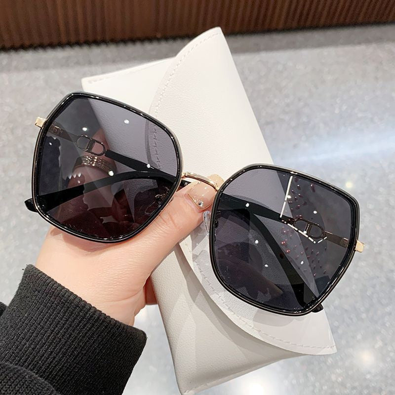 Damen stilvolle Sonnenbrille im modernen Design Karnz