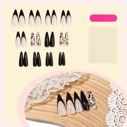 Kunstnagelset mit eleganten Spitzen und modernen Mustern Karnz