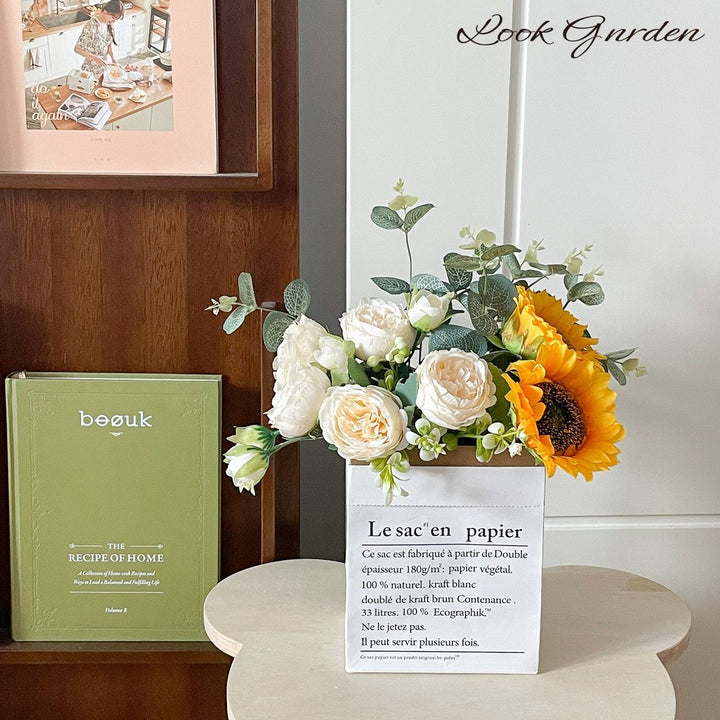 Lebensechte Blumenarrangements