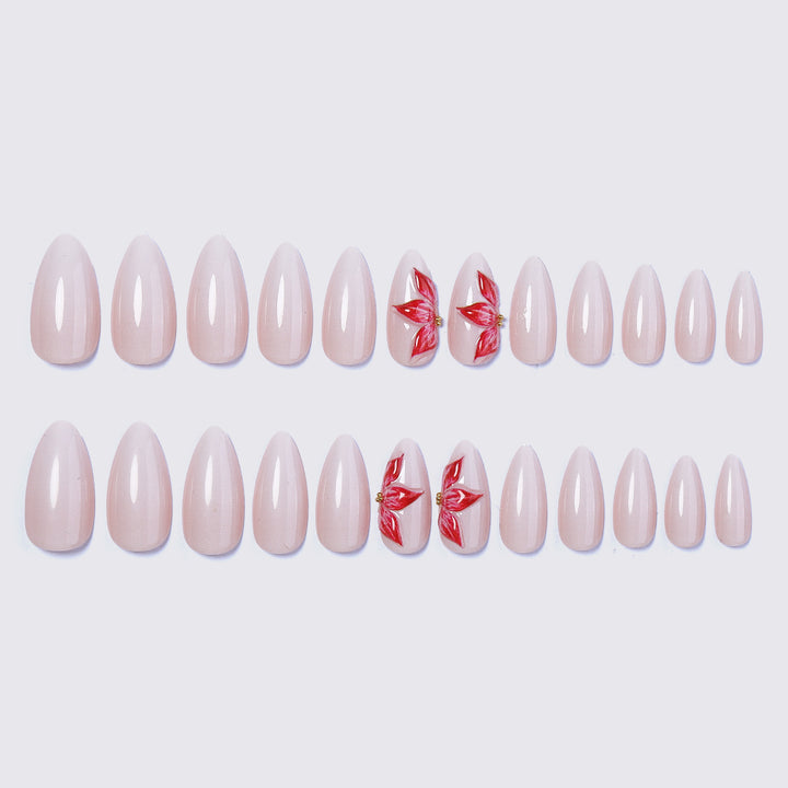 Künstliches Nagelset mit floralen Akzenten Karnz