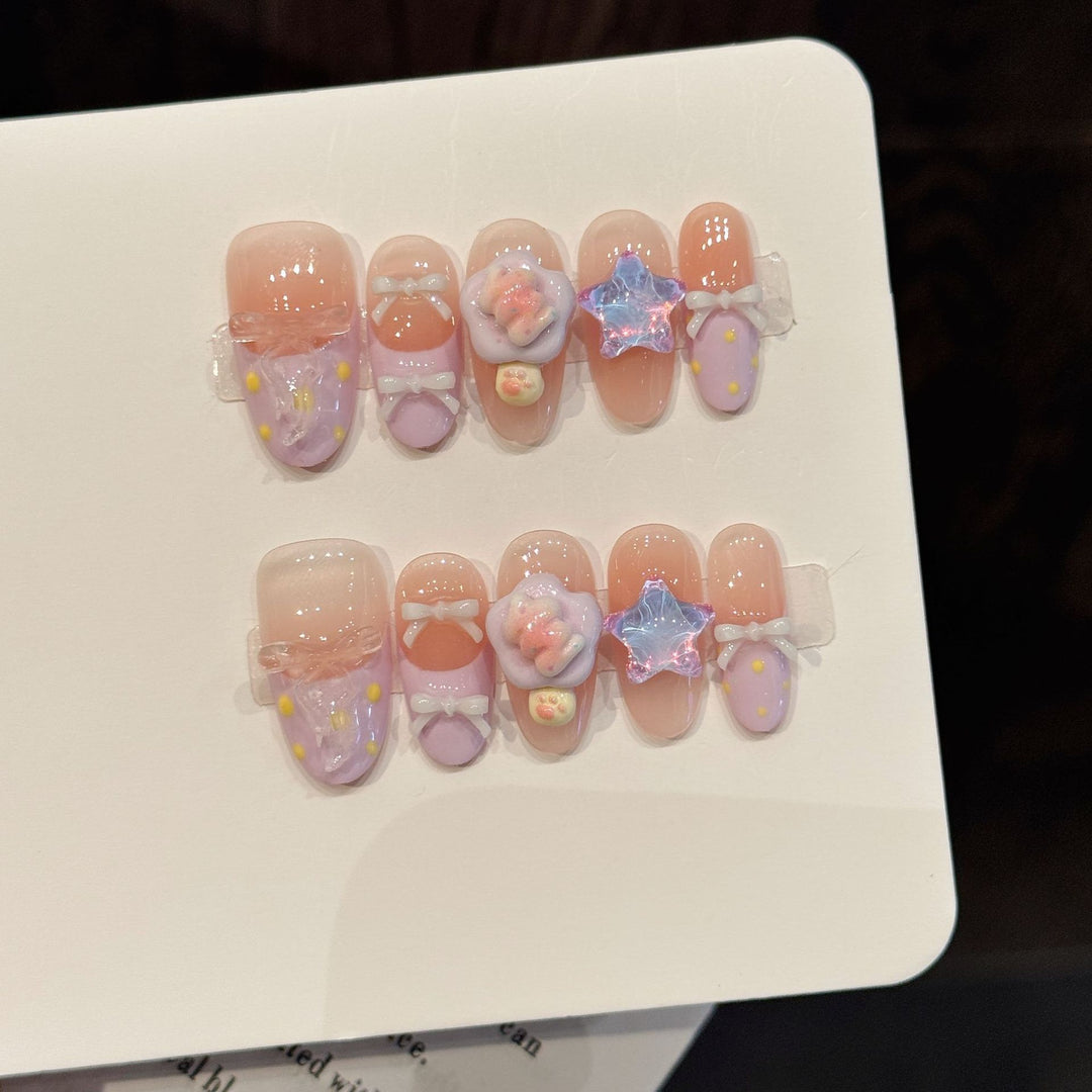 Dekorative Press-On Nagelkunst mit 3D-Elementen
