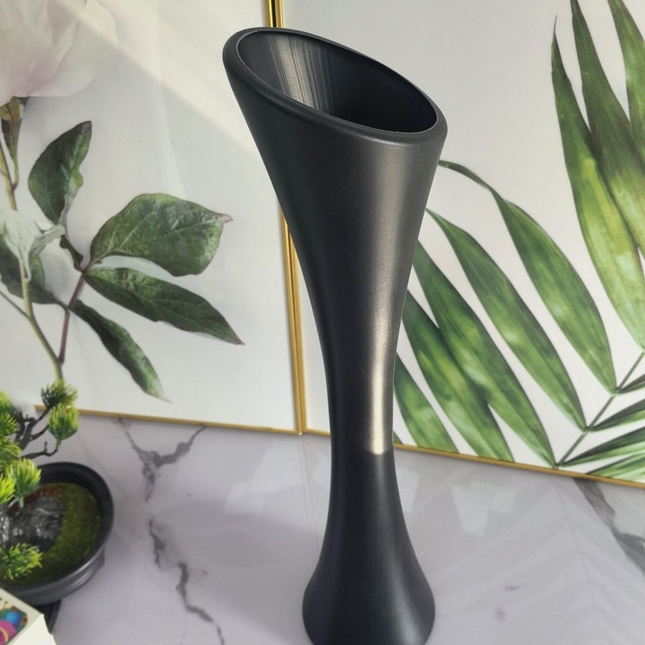 Zeitgenössische Skulpturvase Karnz