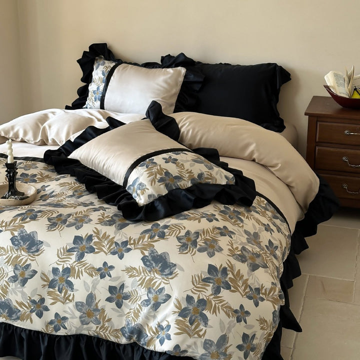 Botanisch bedrucktes Baumwollsatin-Rüschendecke Set mit Satin-Kontrastbesatz & Kissenbezügen