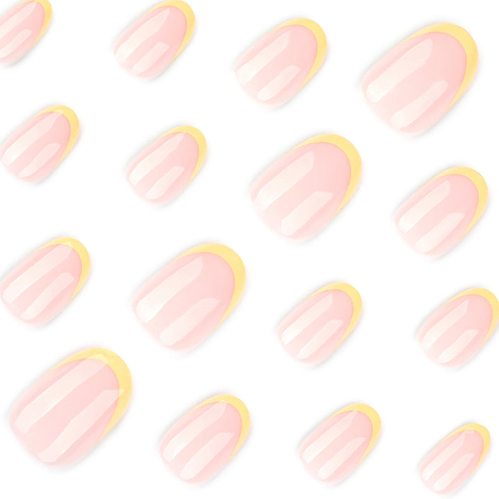 Elegante Nagelkunst im modernen French-Tip Design Karnz