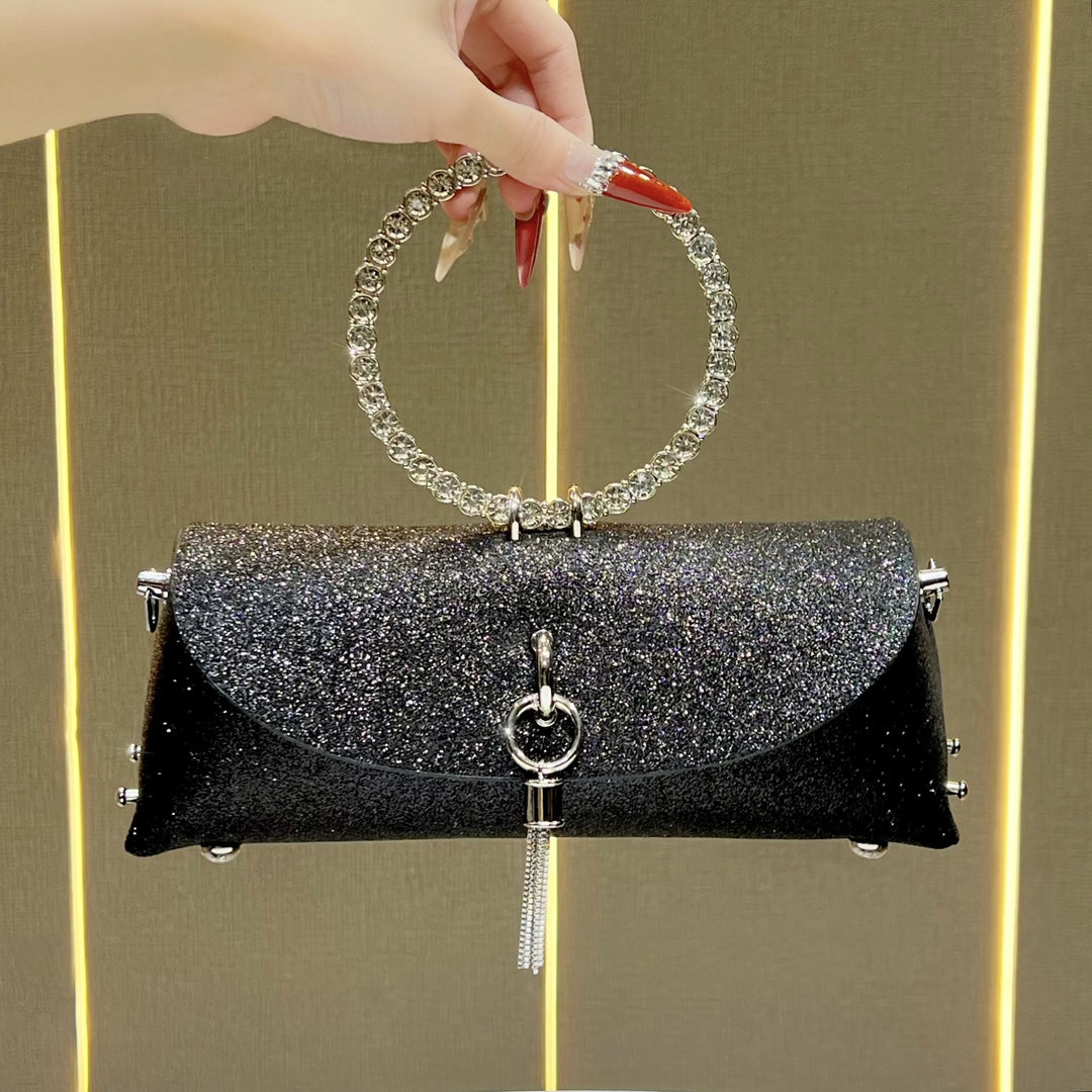 Glitzernde Clutch mit Strassgriff für den Abend