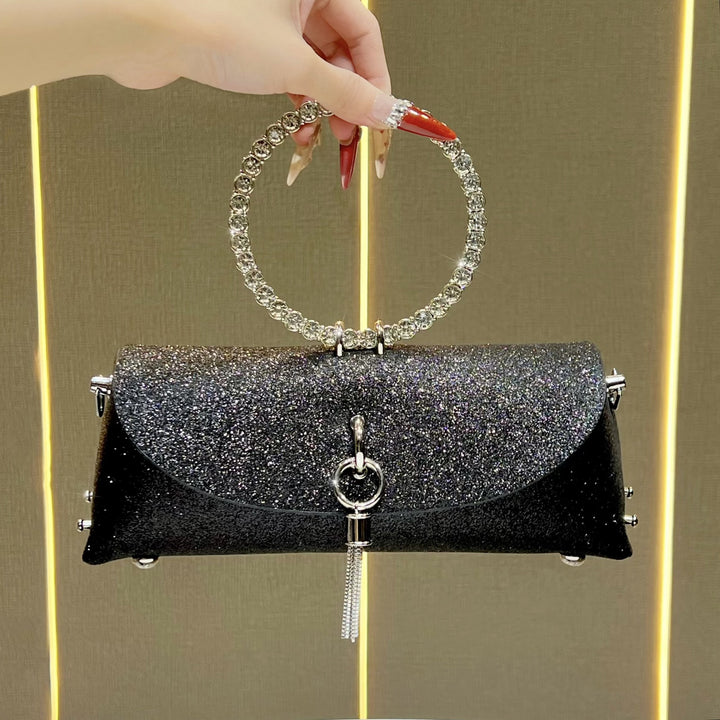 Glitzernde Clutch mit Strassgriff für den Abend
