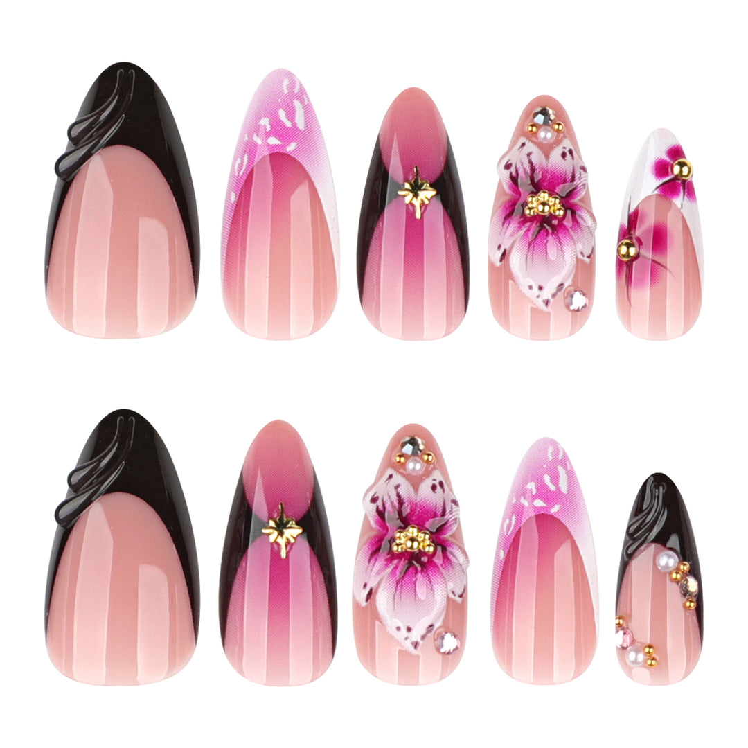 Kunstvolle Stiletto-Nägel mit blühendem Design und Glitzerakzenten Karnz