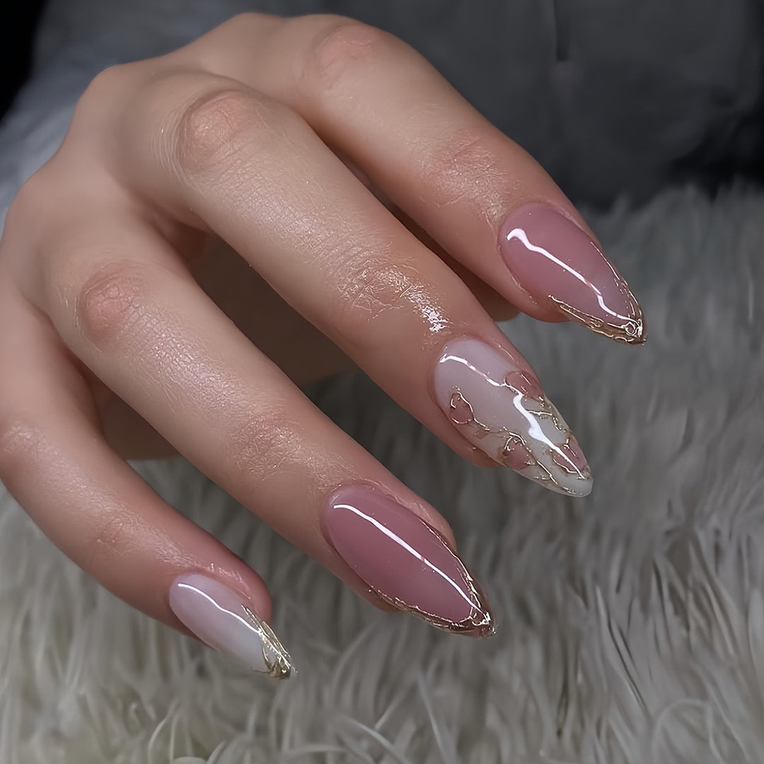 Künstlerische Stiletto-Nagelkunstverlängerungen Karnz
