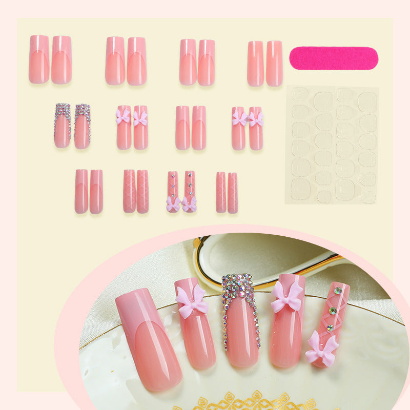 Dekoratives Nail Art Press-On Set mit Schleifen- und Schmuckakzenten Karnz