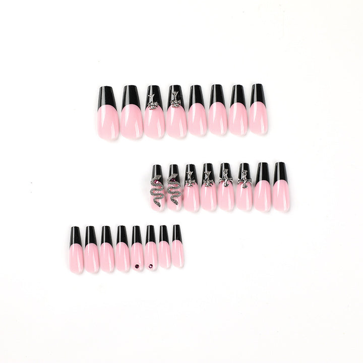 Kunstvolle Stiletto-Nägel mit Glitzer-Akzenten und Kreativdesign Karnz
