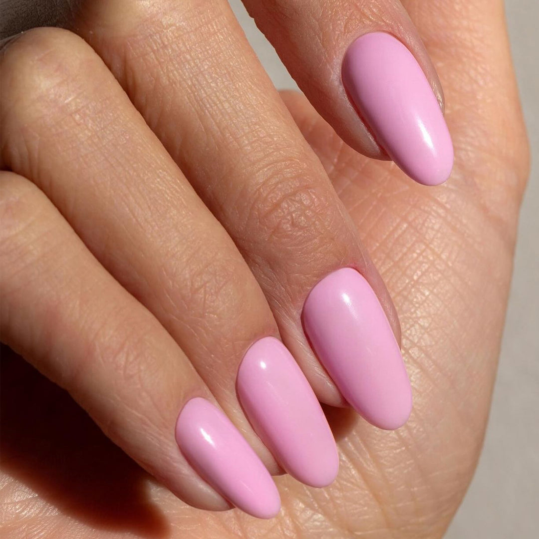 Elegante Kunstnägel mit glossy Oberfläche Karnz