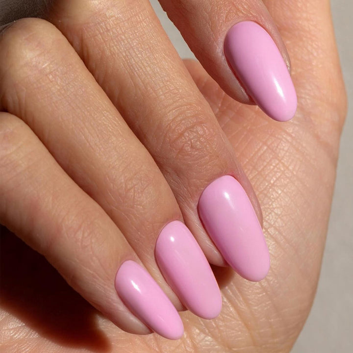 Elegante Kunstnägel mit glossy Oberfläche Karnz