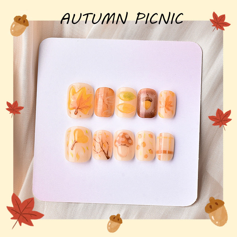 Künstlerisch herbstlich inspiriertes Press-On Nail Art Set