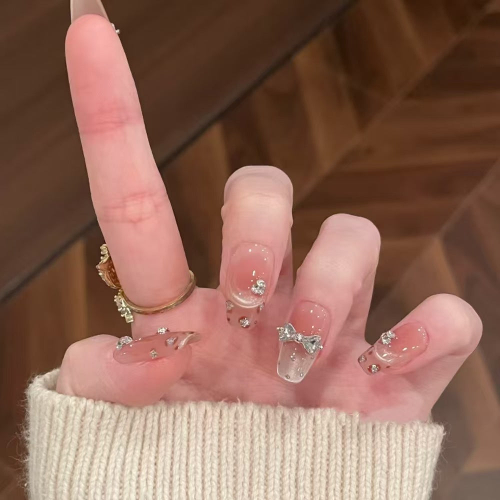 Dekoratives Press-On Nail Art Set mit niedlichen Schleifenakzenten Karnz