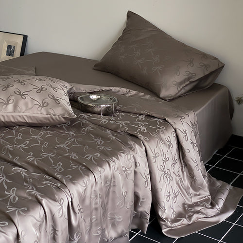 Premium-Satin-Bettwäschegarnitur mit feinem Jacquardrelief und seidig-mattem Finish