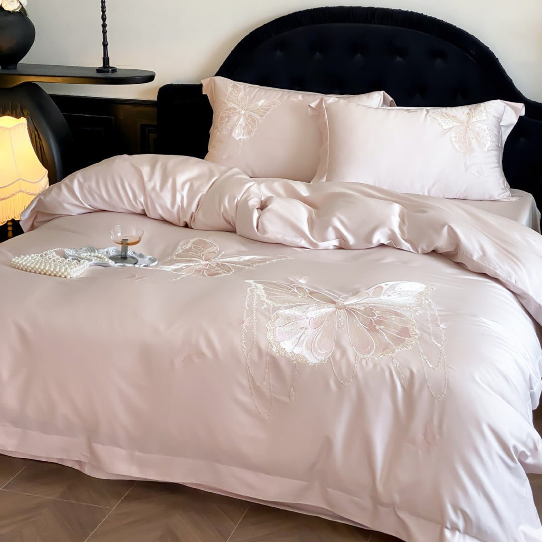 Luxuriöses Satin-Bettwäscheset mit bestickten Schmetterlingsmotiven und seidig-glänzendem Finish