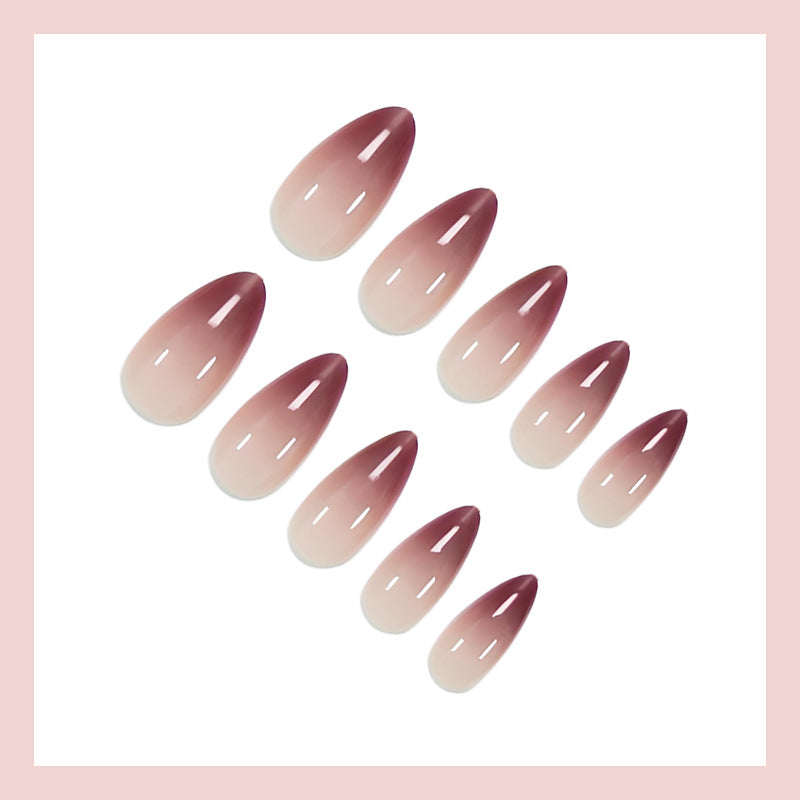 Kunstnagelset in stilvollem Ombre-Design Karnz