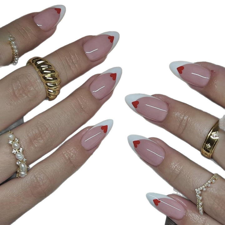 Elegante und kreative Nagelmodellage Karnz