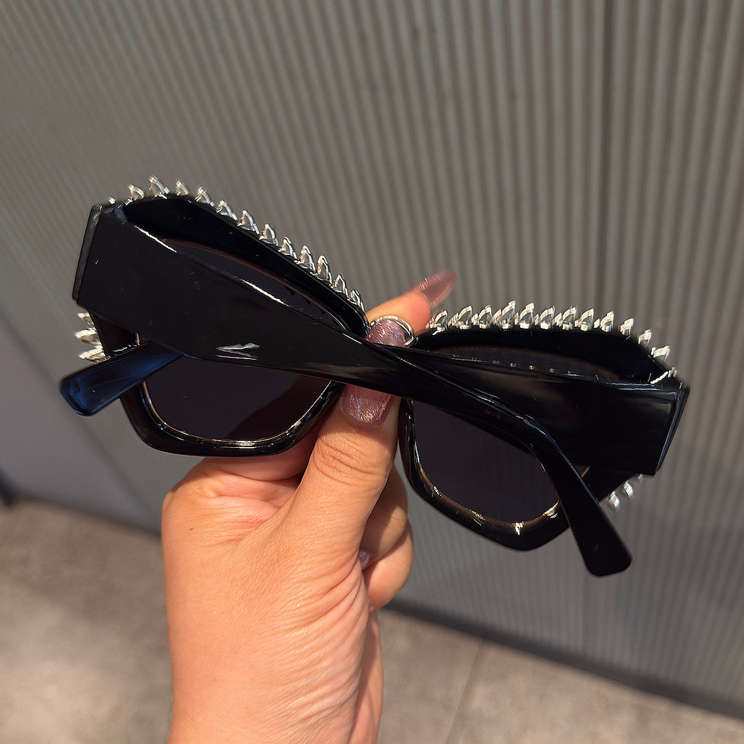 Damen extravagante Cat-Eye-Sonnenbrille mit funkelnden Kristallspitzen Karnz