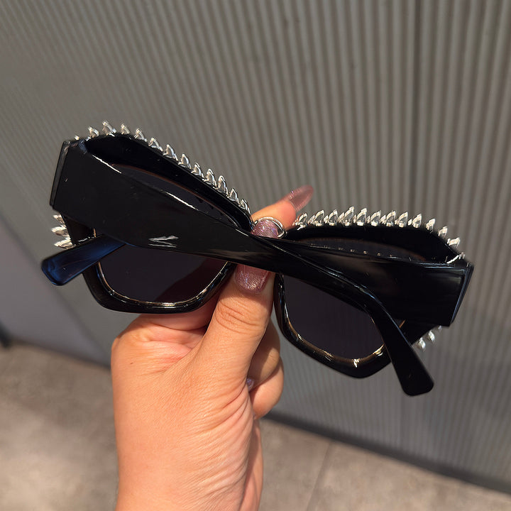 Damen extravagante Cat-Eye-Sonnenbrille mit funkelnden Kristallspitzen Karnz