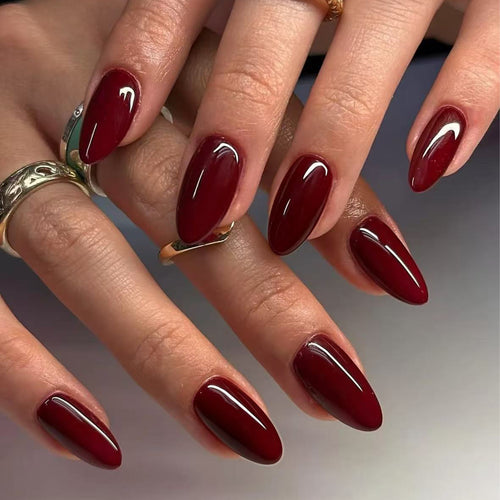 Elegante Nagelkunst im modernen Design Karnz
