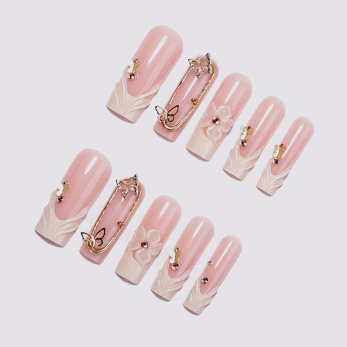 Kunstnagelset mit eleganten 3D-Floral-Designs und Glitzerakzenten Karnz