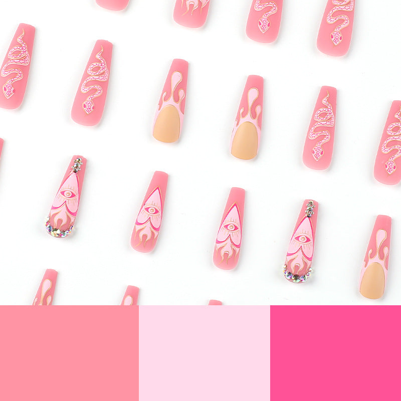 Kunstvolle Nagelverlängerungen mit schlangen- und blumenverzierung Karnz