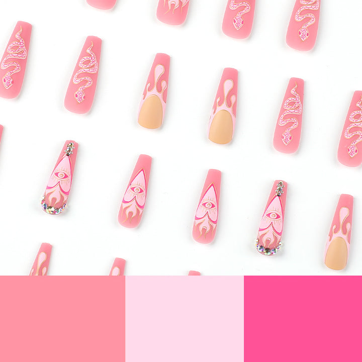 Kunstvolle Nagelverlängerungen mit schlangen- und blumenverzierung Karnz