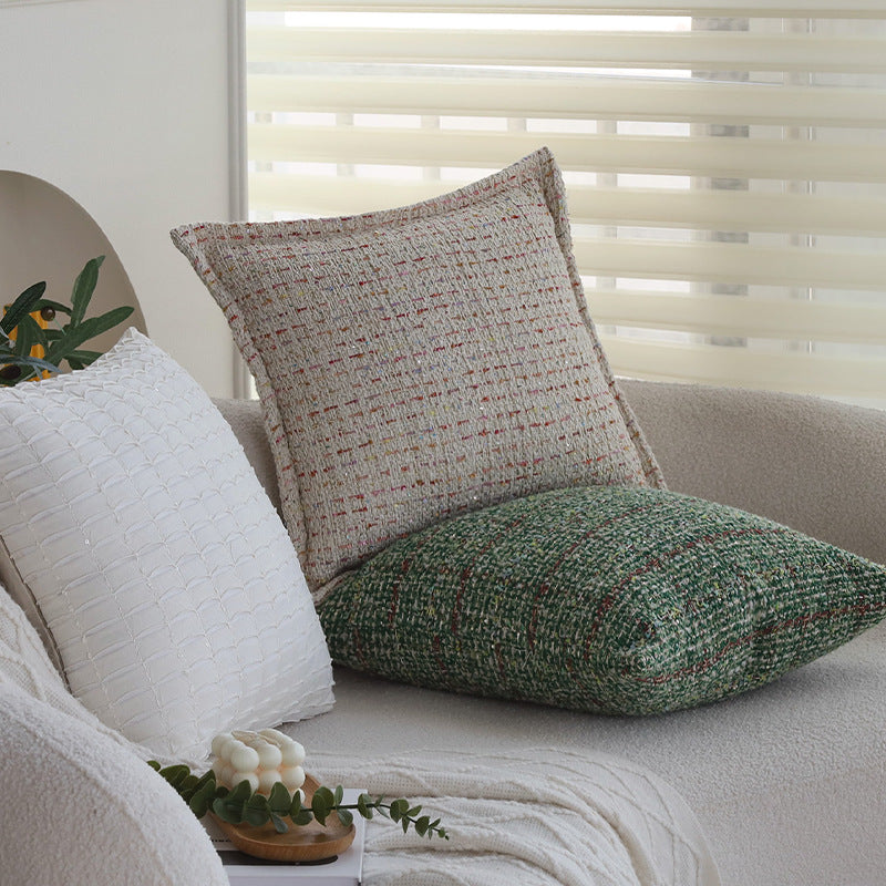 Quadratischer Bouclé-Kissenbezug im Tweedstil mit dezentem Multicolor‑Tufting Karnz