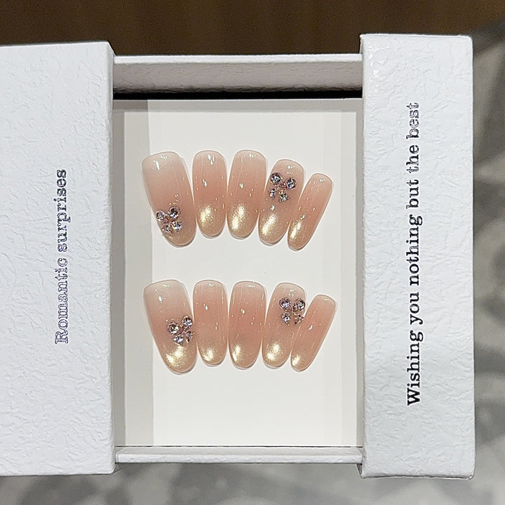 Elegante Kunstnägel mit Glitzer und Floralem Design Karnz