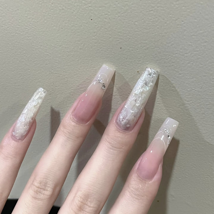 Einzigartige lange Stiletto-Nagelkunstverlängerungen