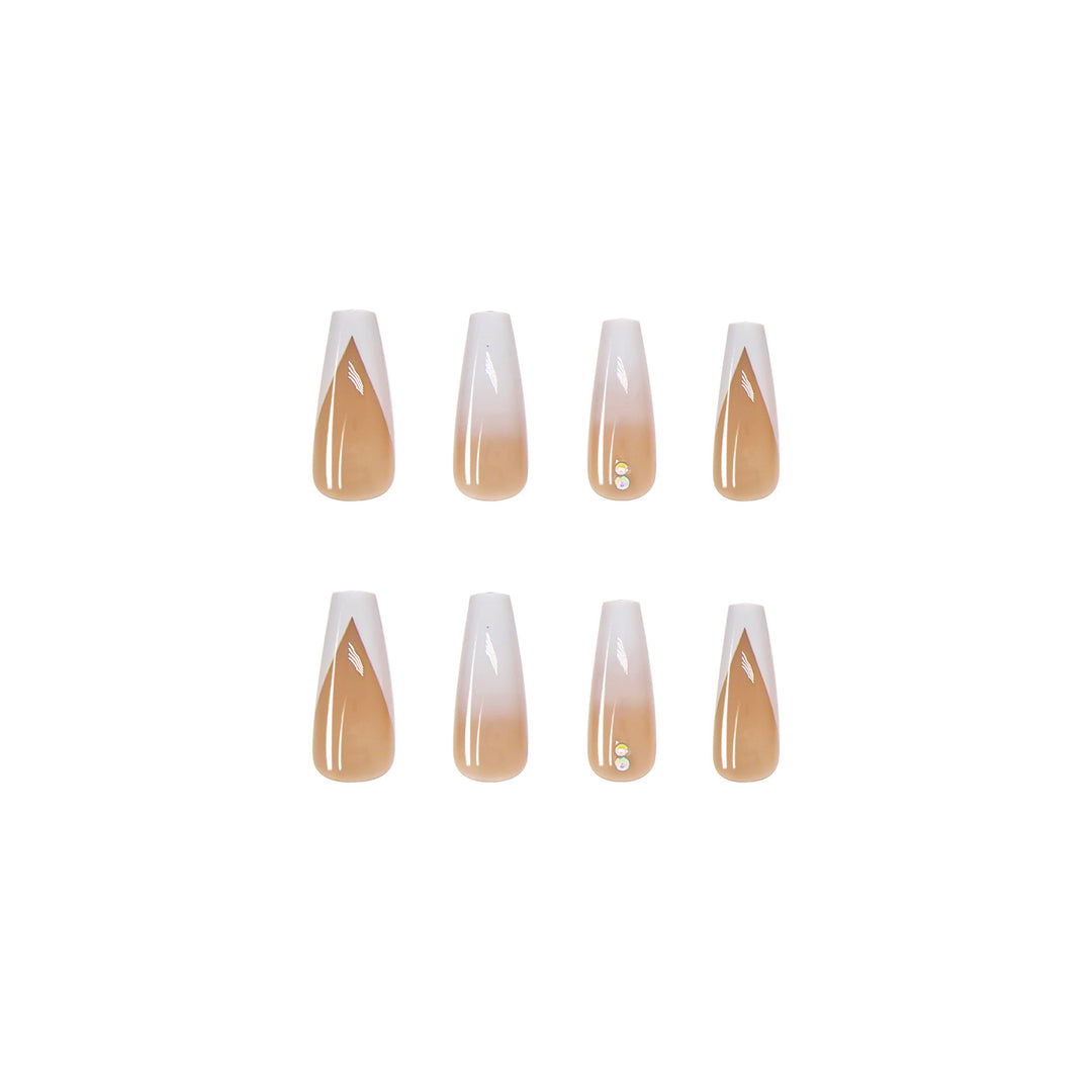 Elegante Kunstnagelspitzen mit eleganten Konturen Karnz
